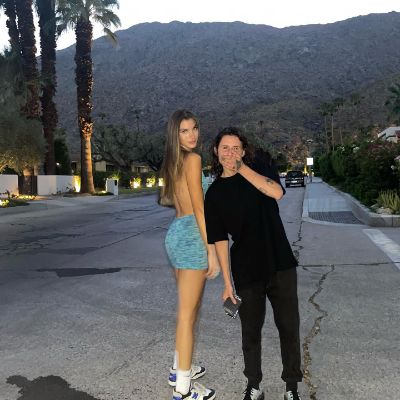 Mia Challis with her friend Bri Ilarda taking a picture in Palm Springs, CA.